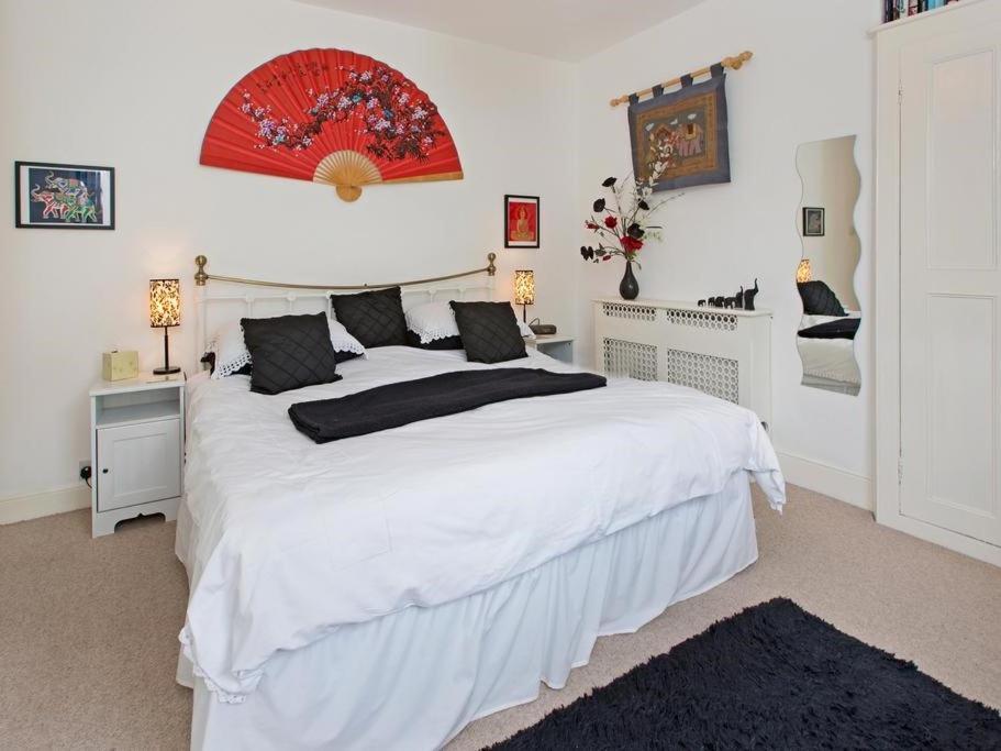 Anchor House Dartmouth Quarto foto